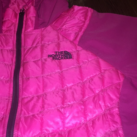 BNWT Hot pink North Face jacket with hood - Picture 2 of 8